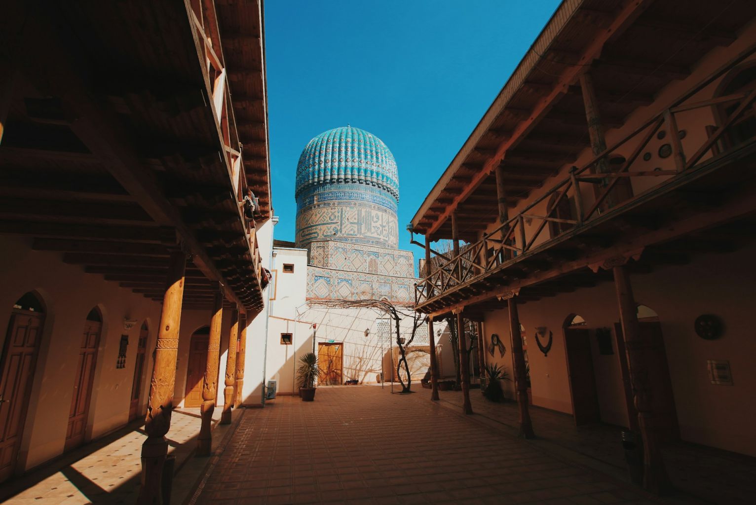 artem-bryzgalov-cKBg2lao-k8-unsplash-самарканд.jpg